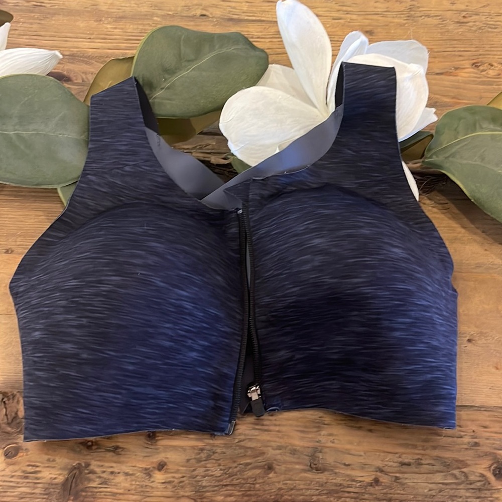 Lululemon 36DD Enlite sports Bra